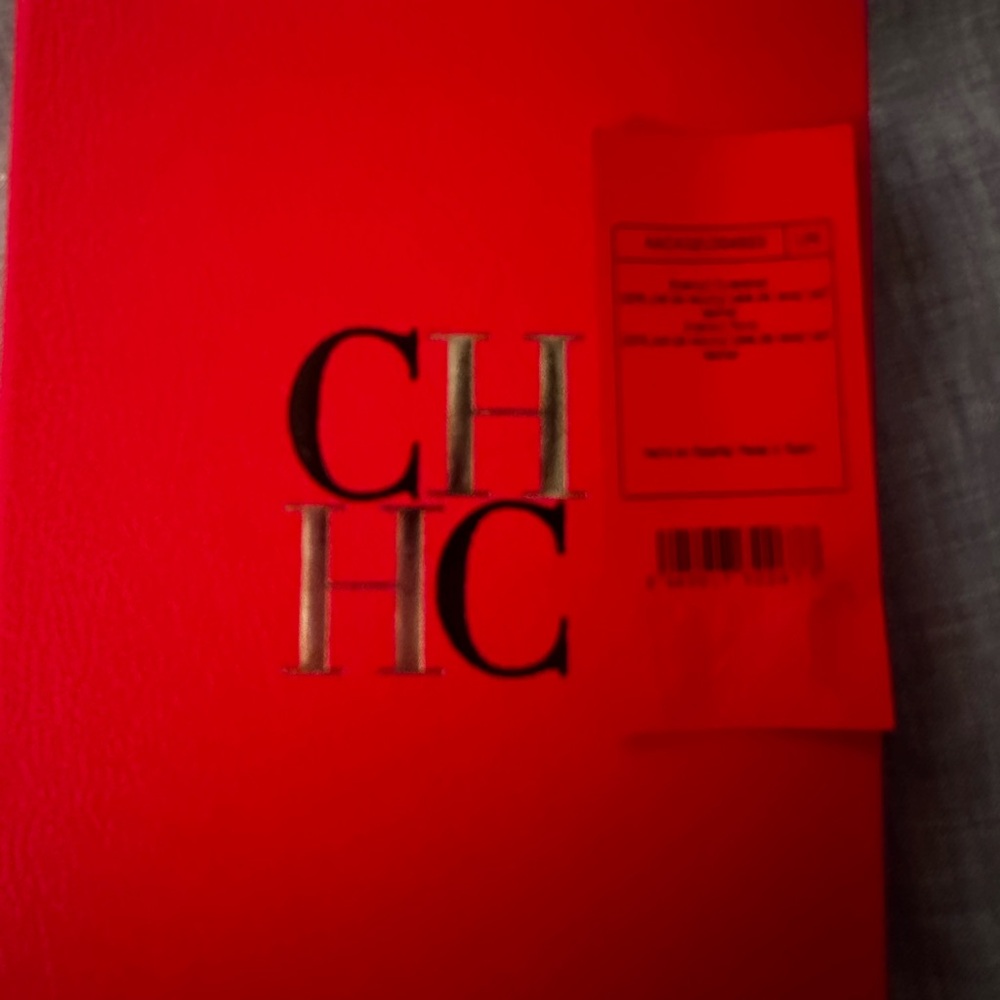 NIB Carolina Herrera Black Wallet/card case with key chain - Picture 3 of 10
